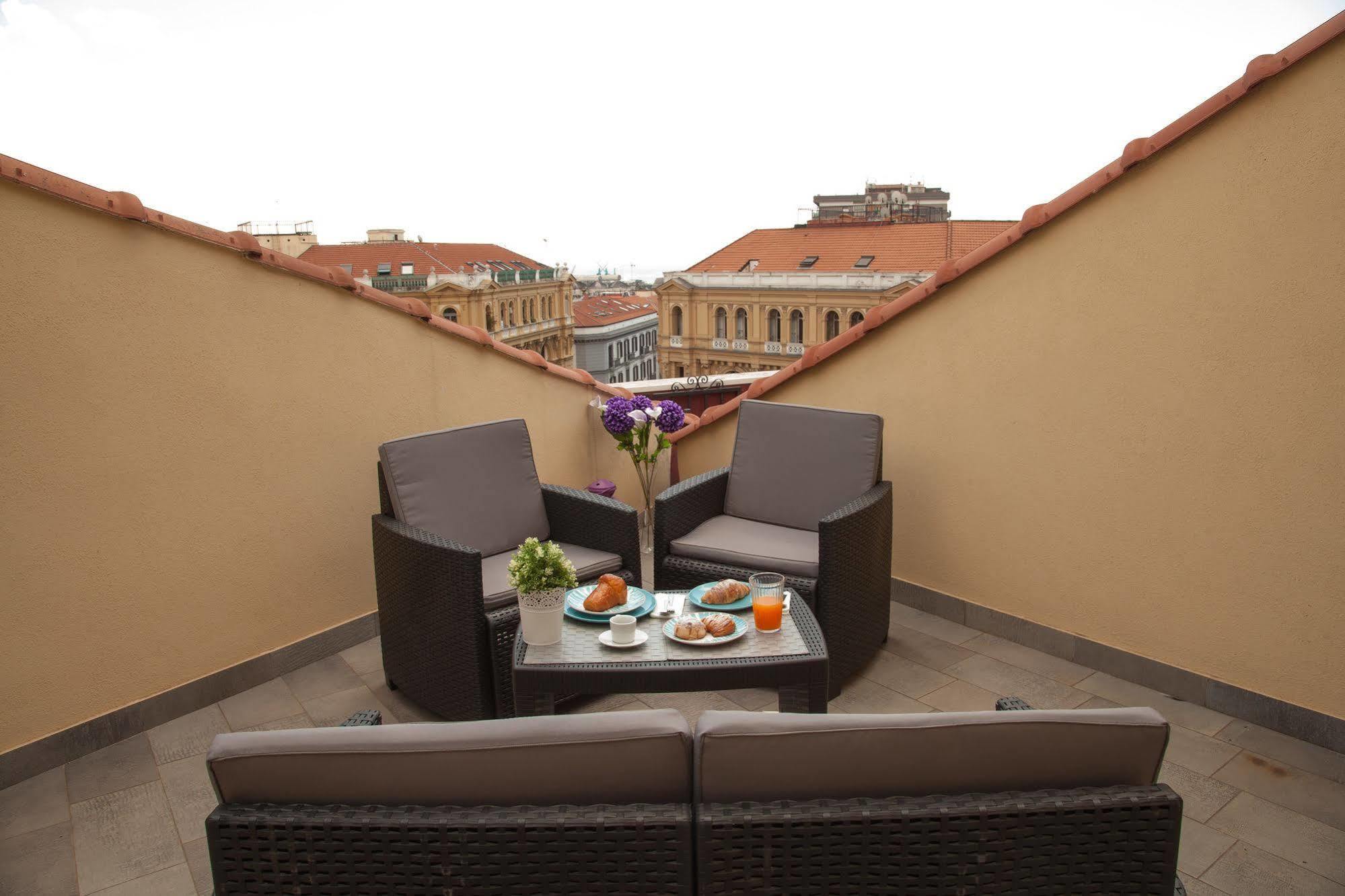 Caesar Napoli Hotel ภายนอก รูปภาพ
